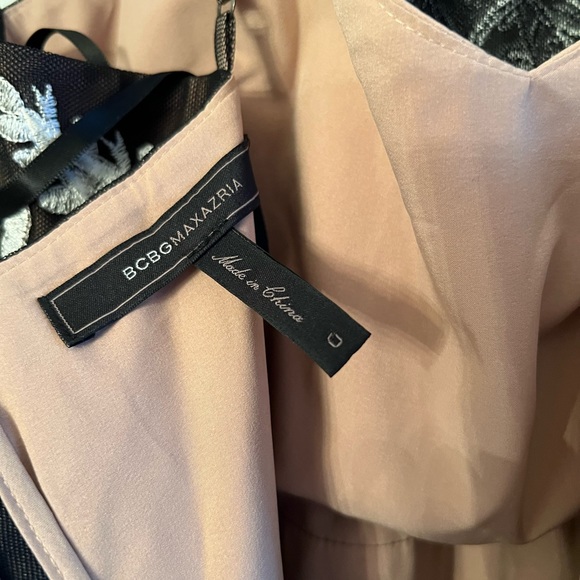 8❤️BCBG Max Azria NWT Long lace Embroidered Gown 🌹🌹 - Picture 7 of 8